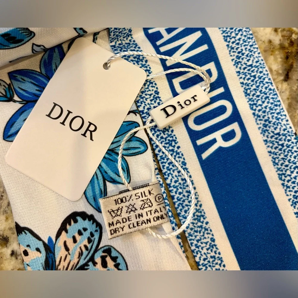 NWT DIOR BEAUTE BUTTERFLIES 100% SILK SCARF/CD 2-way mirror/mascara,lipstick +